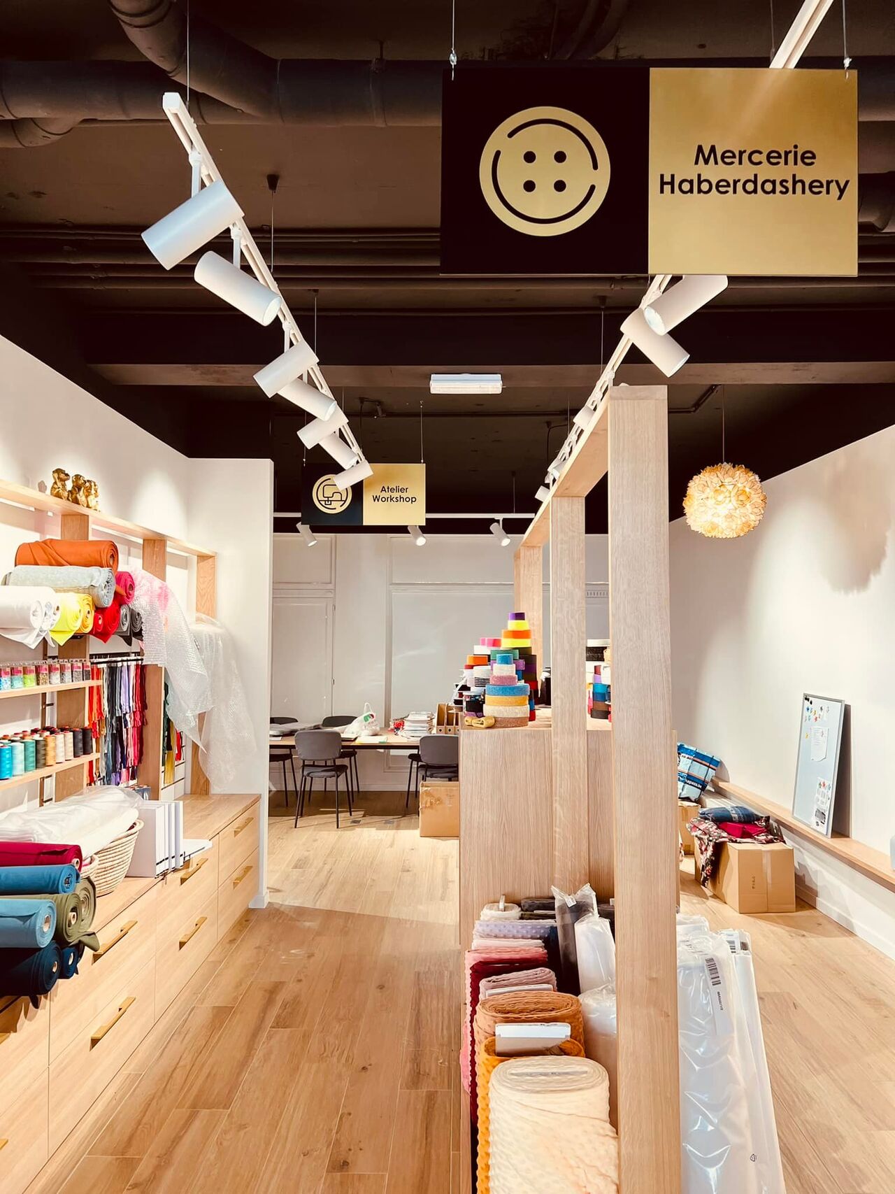 C'est du Joly - Mercerie - Atelier couture - Bruxelles - Logo - Identité visuelle - Graphisme - Branding - Periskop - Agence de communication - Studio graphique - Signalétique